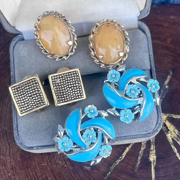 Vintage Clip On Earrings Set with Napier, Lisner, Agate Womens Mid Century - Picture 2 of 7
